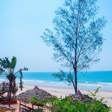 Ampazony Oasis Lodge Mahajanga Bagian luar foto