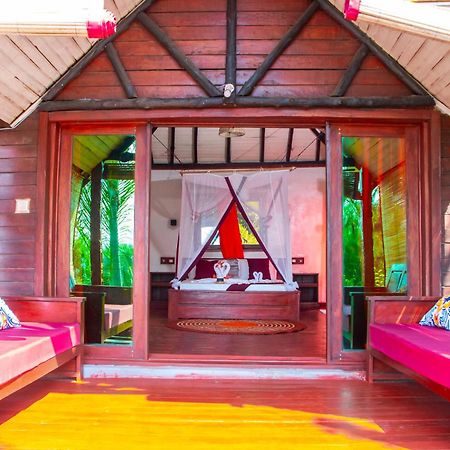 Ampazony Oasis Lodge Mahajanga Bagian luar foto