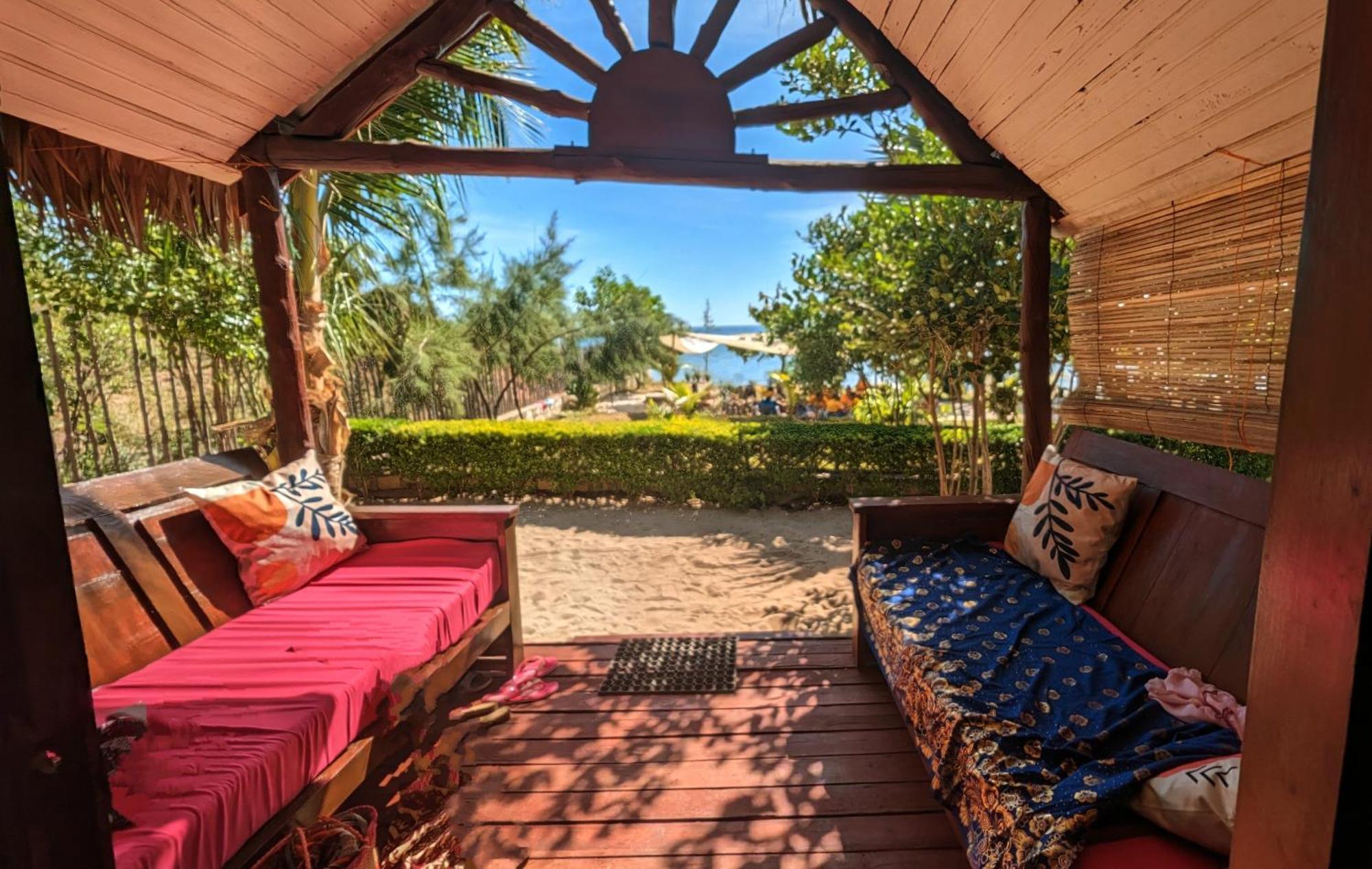 Ampazony Oasis Lodge Mahajanga Bagian luar foto