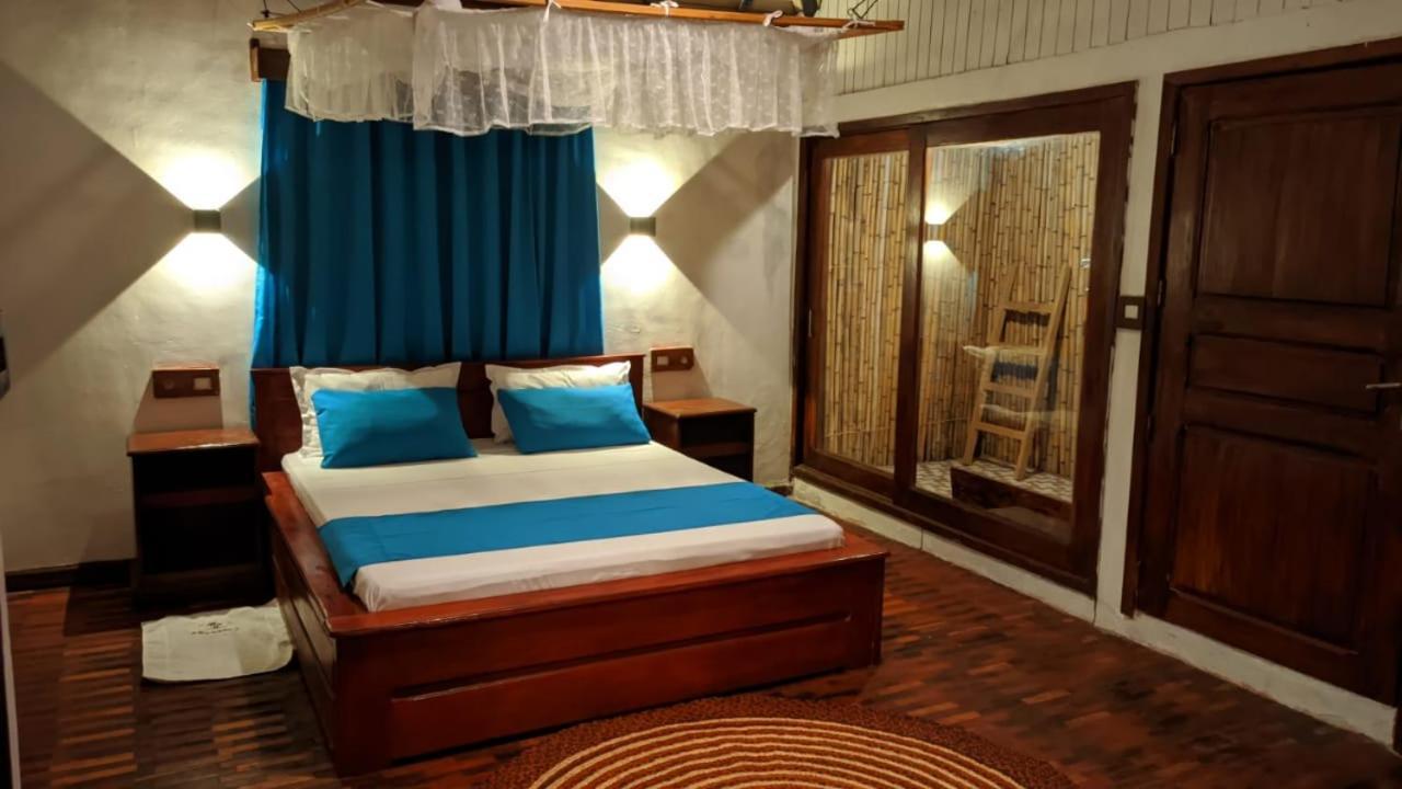 Ampazony Oasis Lodge Mahajanga Bagian luar foto