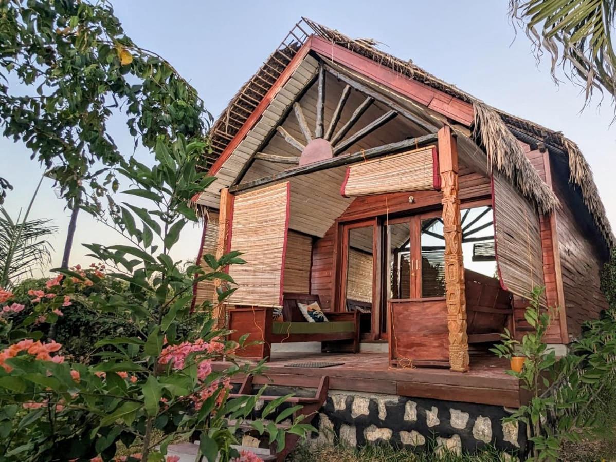 Ampazony Oasis Lodge Mahajanga Bagian luar foto