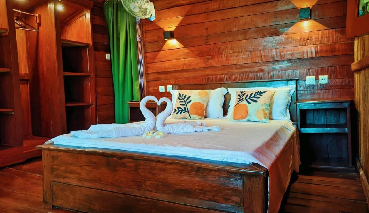 Ampazony Oasis Lodge Mahajanga Bagian luar foto
