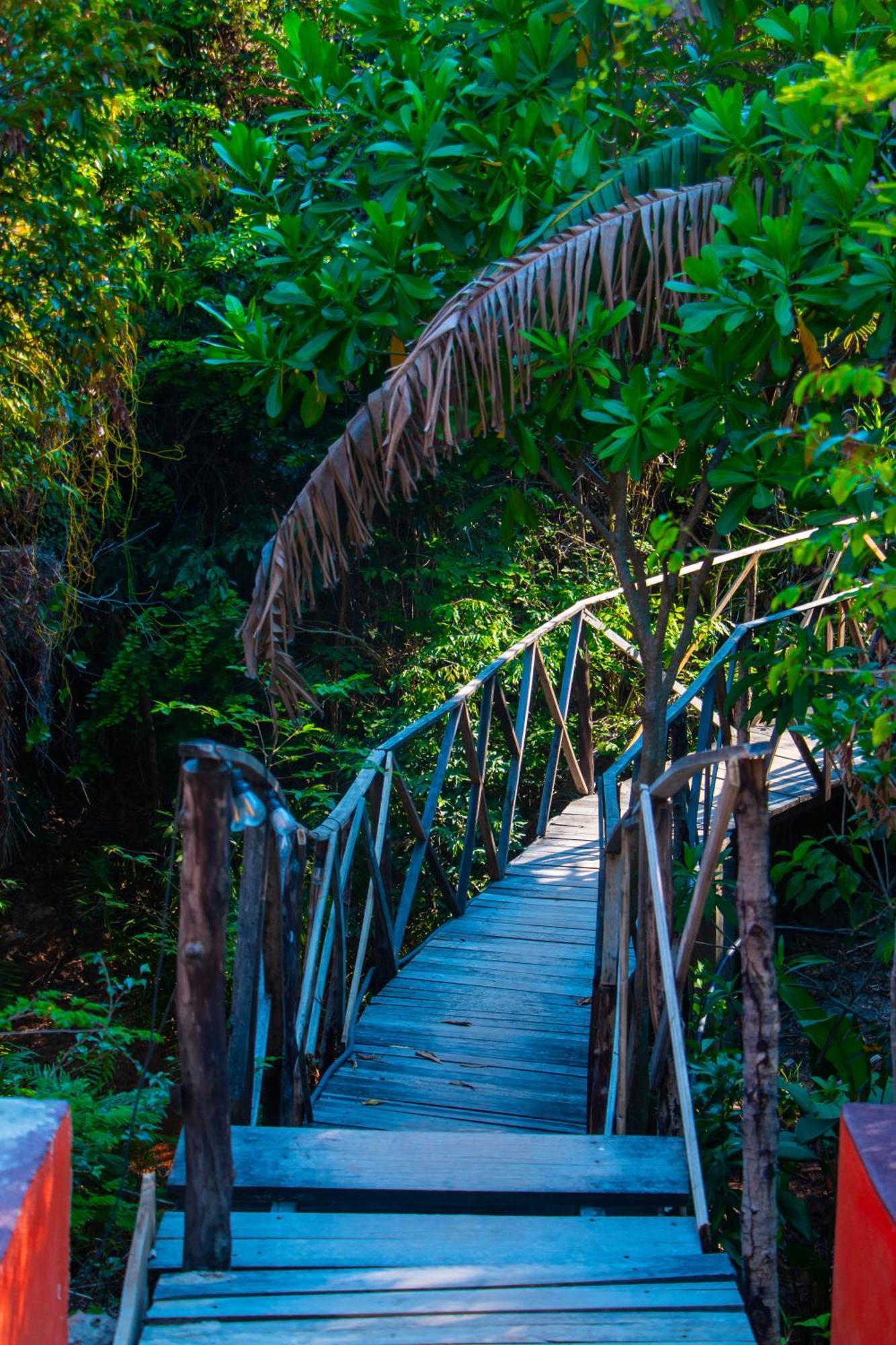 Ampazony Oasis Lodge Mahajanga Bagian luar foto
