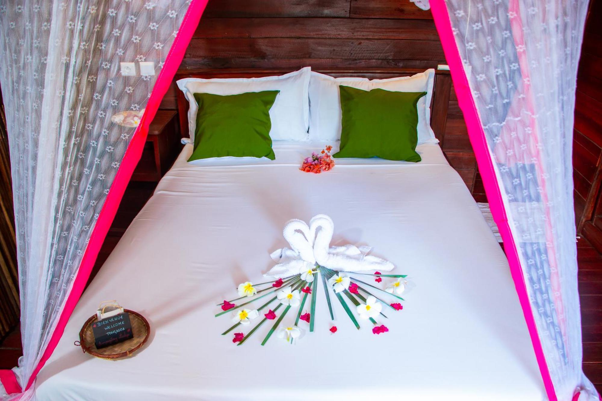 Ampazony Oasis Lodge Mahajanga Bagian luar foto