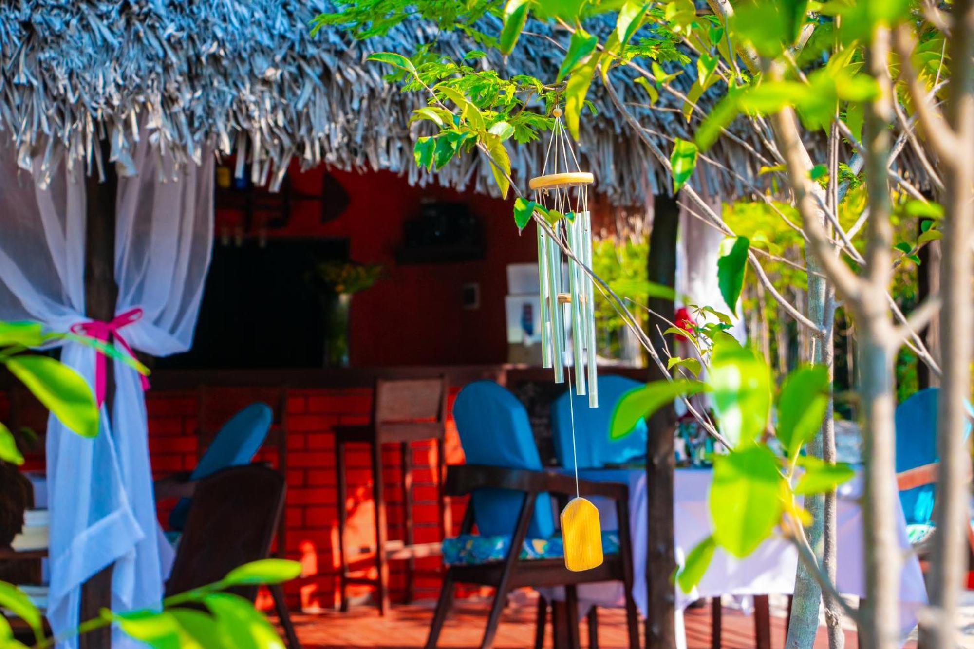 Ampazony Oasis Lodge Mahajanga Bagian luar foto