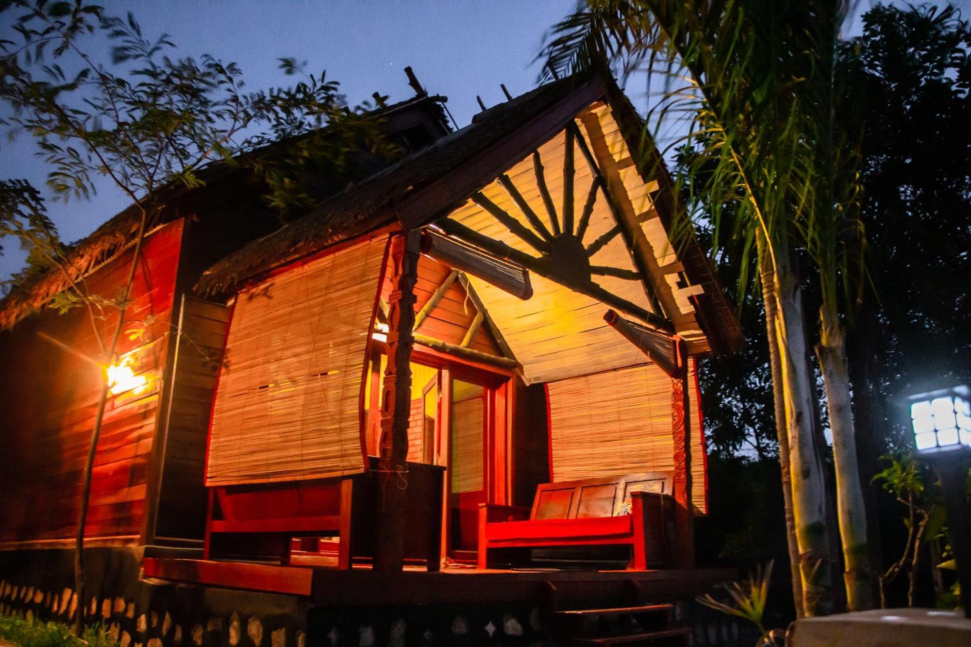 Ampazony Oasis Lodge Mahajanga Bagian luar foto