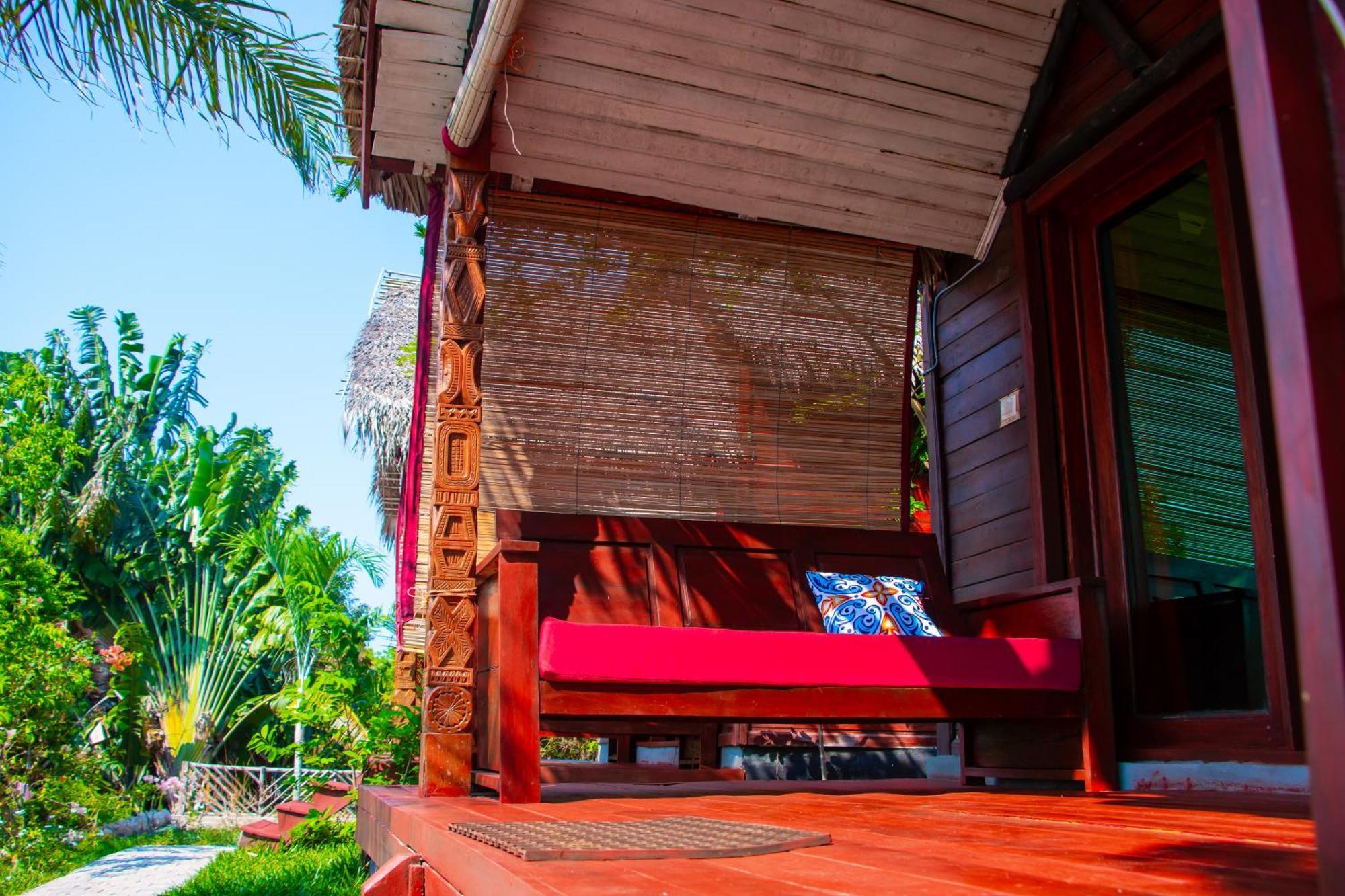 Ampazony Oasis Lodge Mahajanga Bagian luar foto