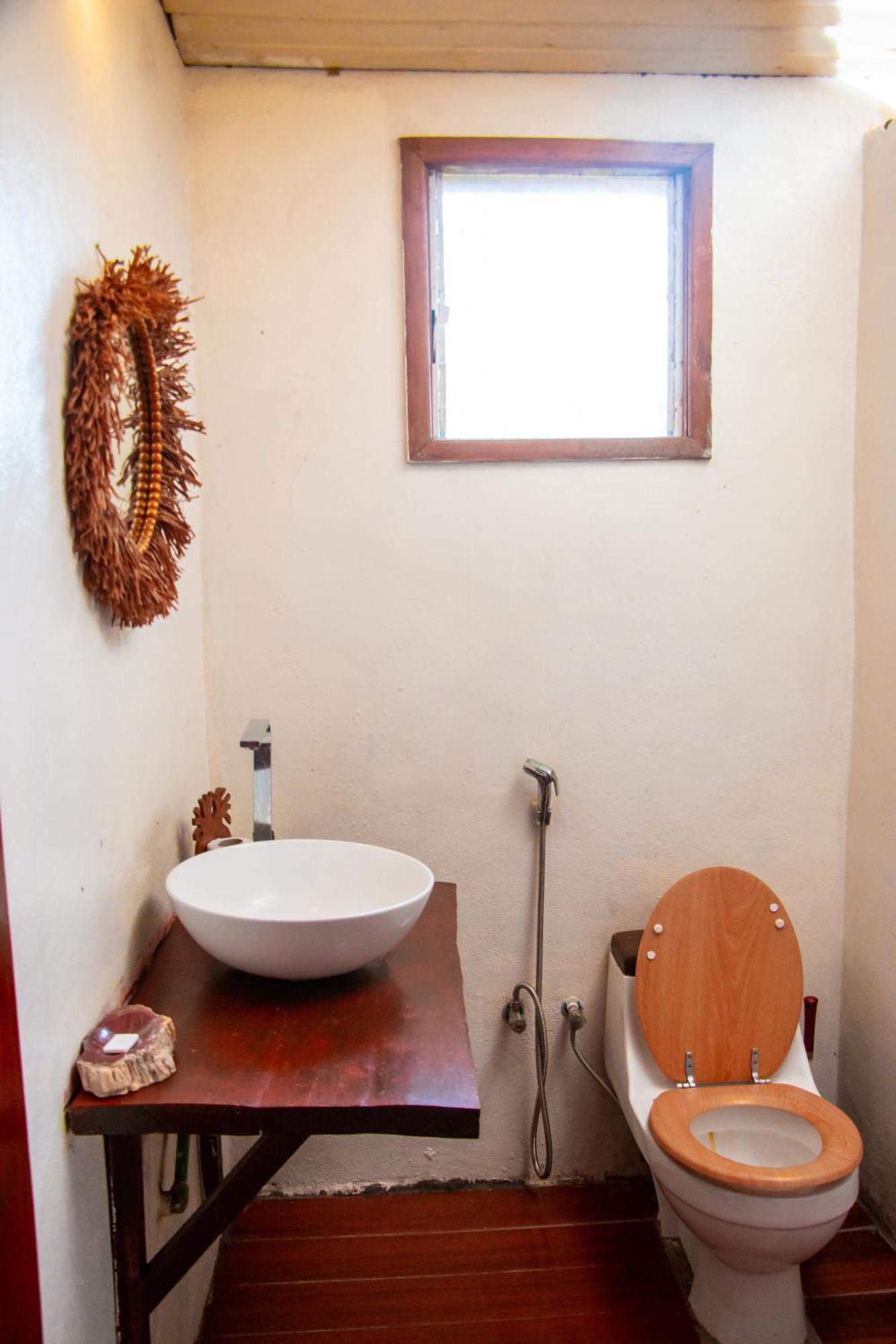 Ampazony Oasis Lodge Mahajanga Bagian luar foto