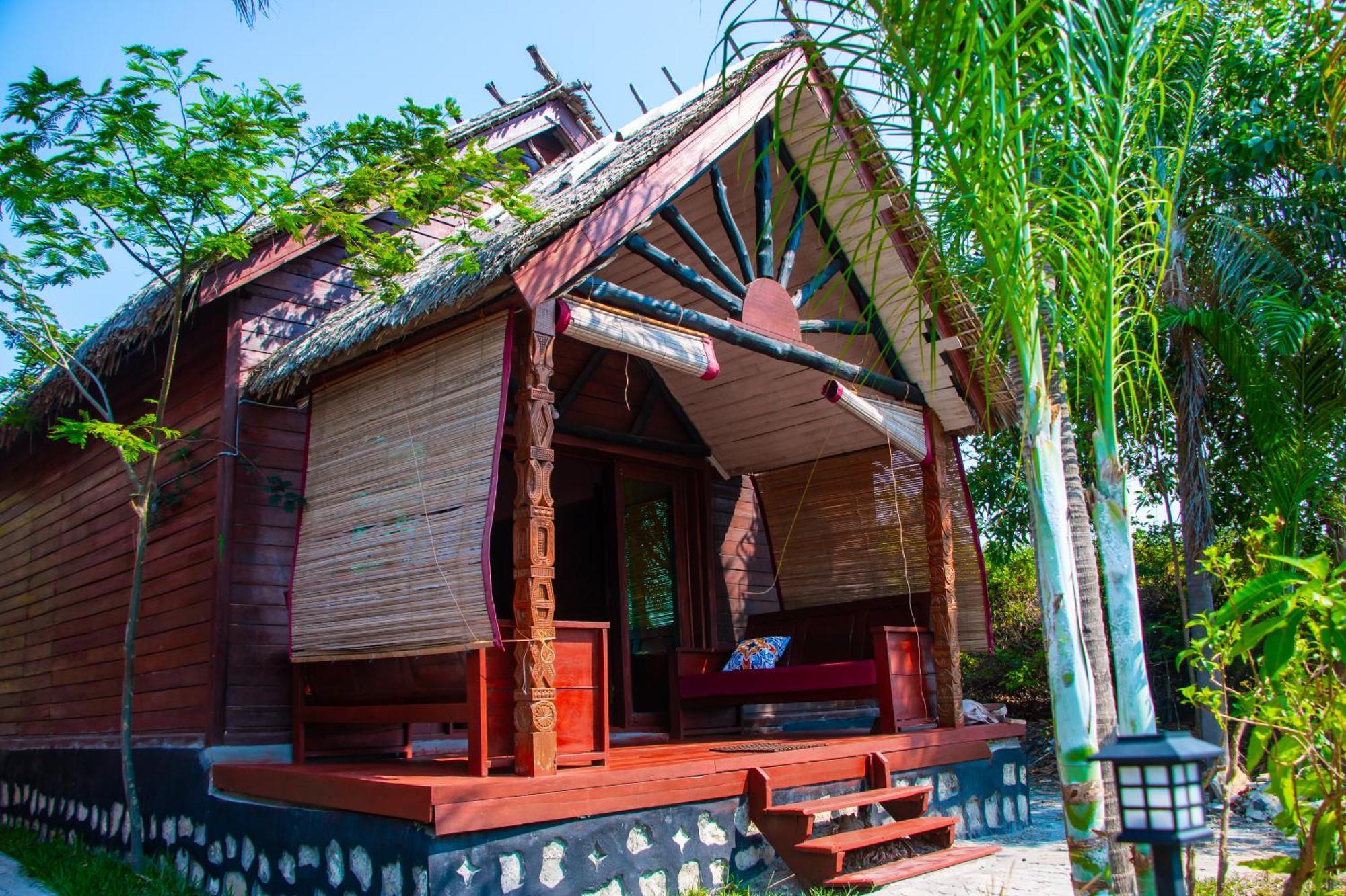 Ampazony Oasis Lodge Mahajanga Bagian luar foto