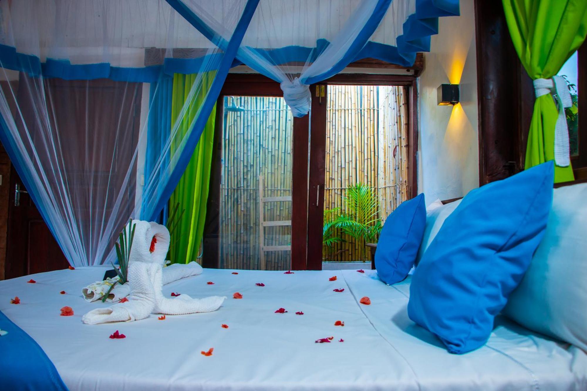 Ampazony Oasis Lodge Mahajanga Bagian luar foto